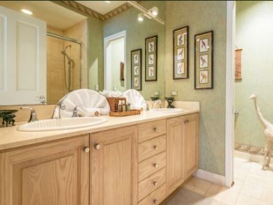 Spacious bathroom